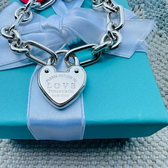 7.5" Tiffany & Co Heart Love Lock Bracelet in Silver - Picture 2 of 8